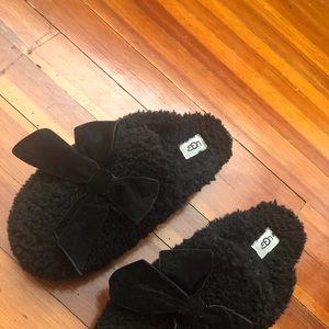 Addison ugg slippers black